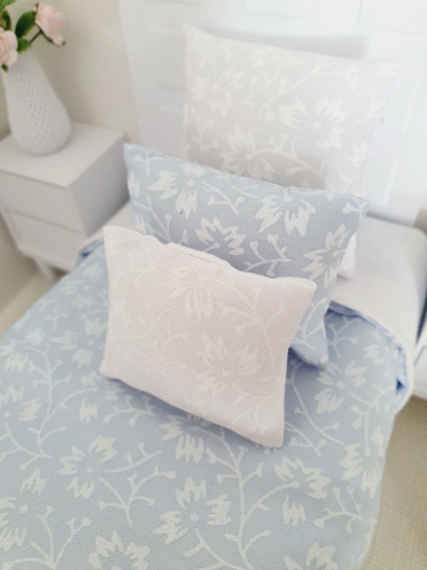 Dolls house Single Pretty Blue & White Floral 4 Piece Set, 12th scale bedding, miniature bed set