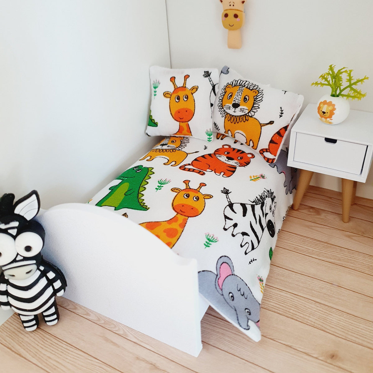 Dolls House Junior Bedding Set – Safari Animals, 1:12 Scale