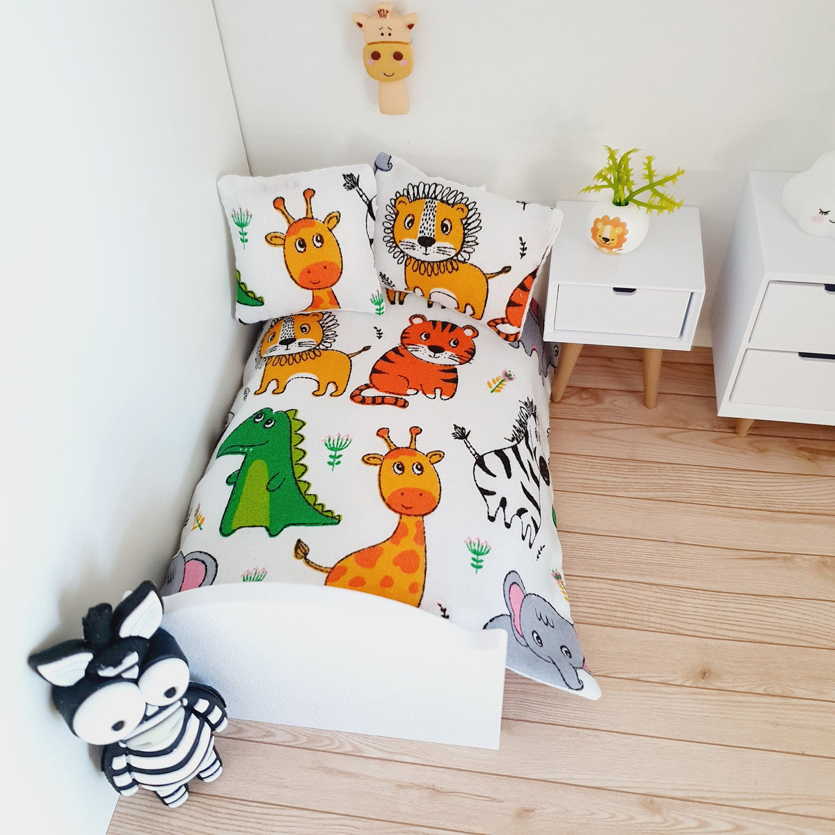 Dolls House Junior Bedding Set – Safari Animals, 1:12 Scale