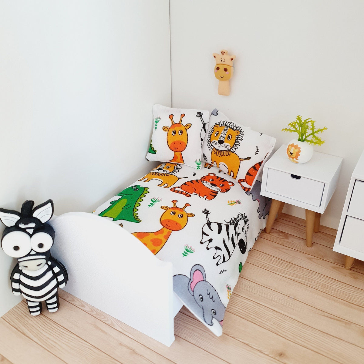 Dolls House Junior Bedding Set – Safari Animals, 1:12 Scale