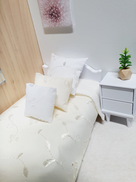 Dolls House Pretty 4-Piece Single Bedding Set – Cream & Blue Leaf Design – Handmade in England