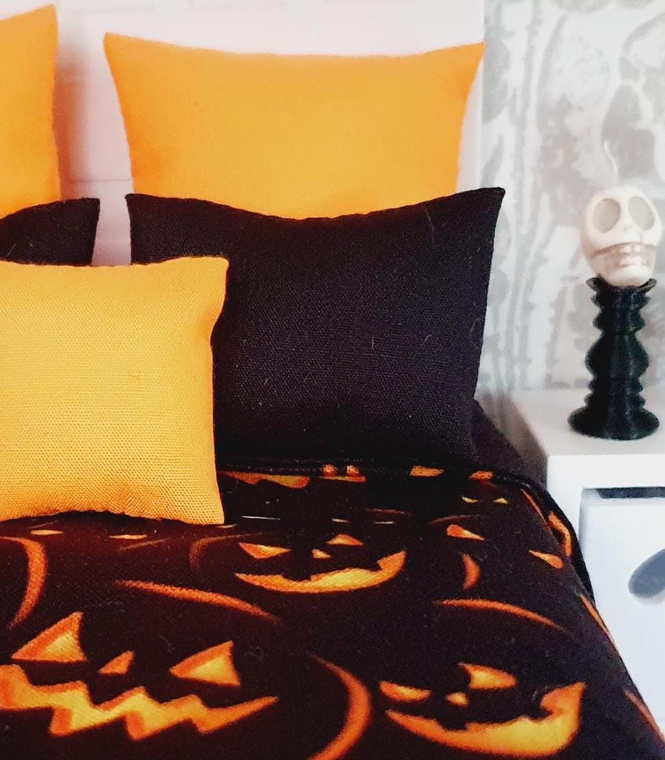 Dolls house Halloween 6 piece set, Double bedding, Black Pumpkin print, 12th scale bedding, miniature bed set