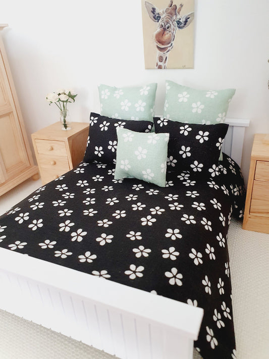 Dolls house 6 piece set, Double bedding, Daisy print, 12th scale bedding, miniature bed set