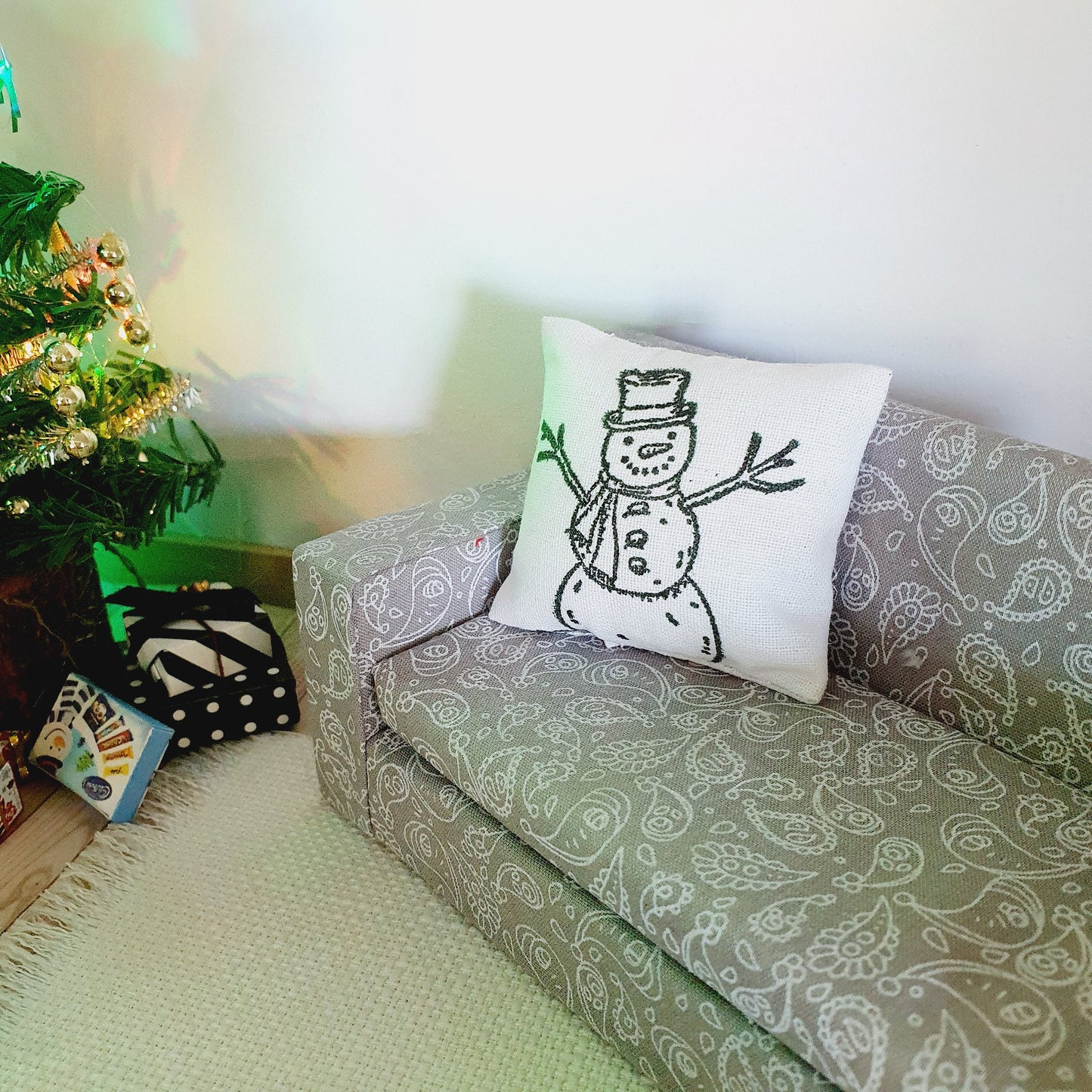 Dolls house Christmas Snowman Cushion, 12th scale cushions, miniature cushion