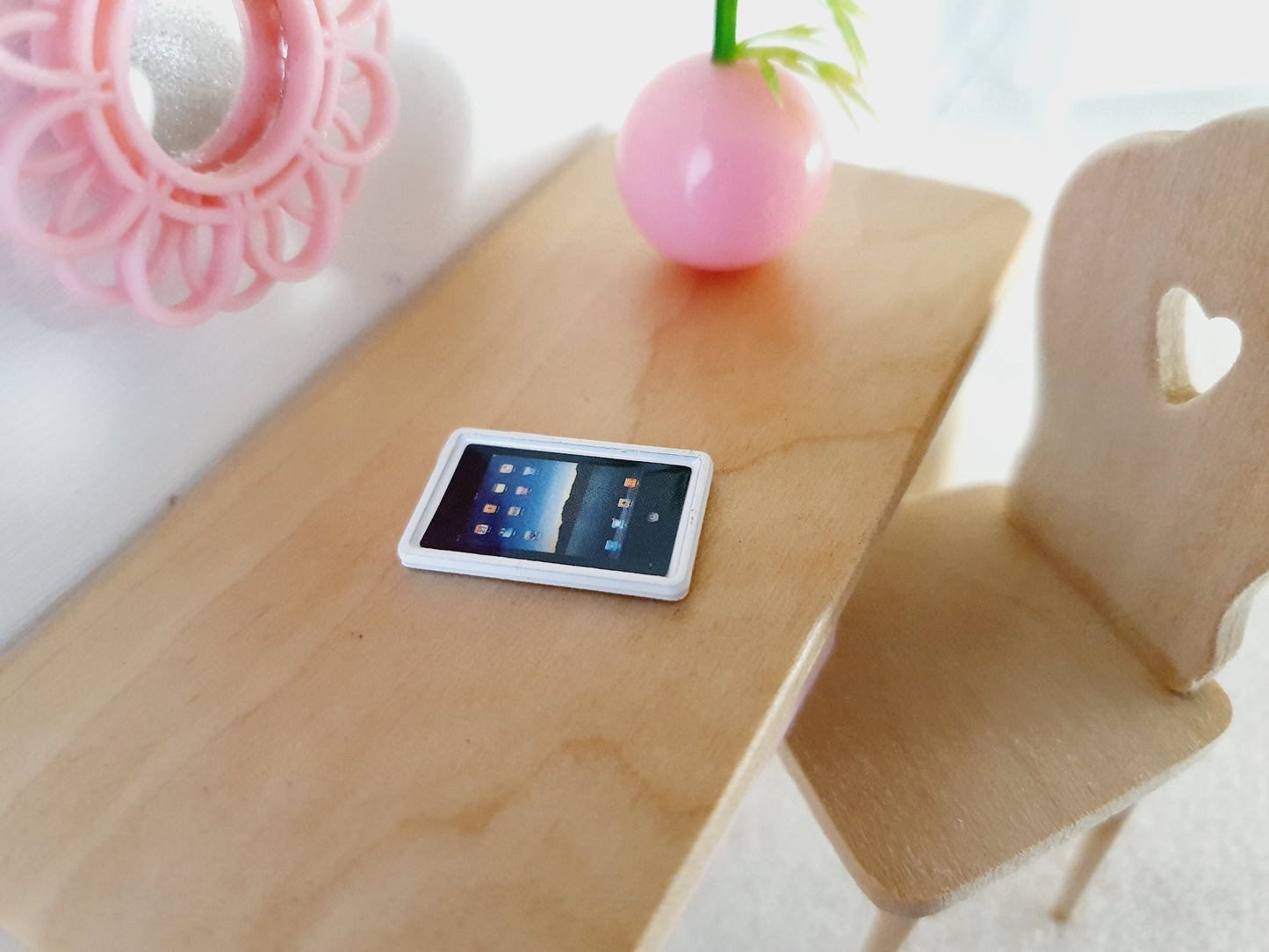 Dolls House White Ipad Tablet, 1:12th Scale, Miniature Modern Ipad