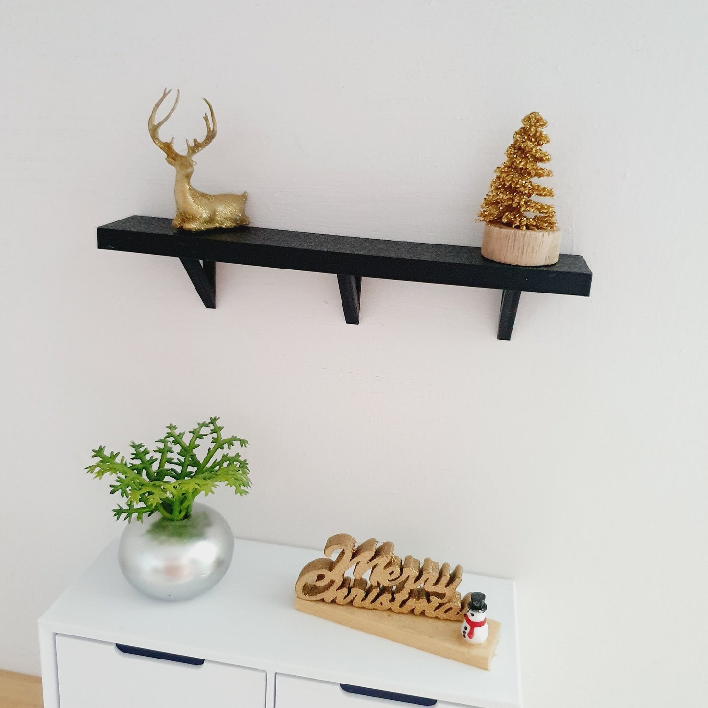 Dolls House Shelf with Brackets | Choice of Colours | 1:12 Scale