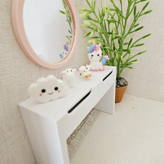 Dolls House Coloured Mirror and 4 Child's Ornaments, Miniature Ornaments, 12th Scale Mirror