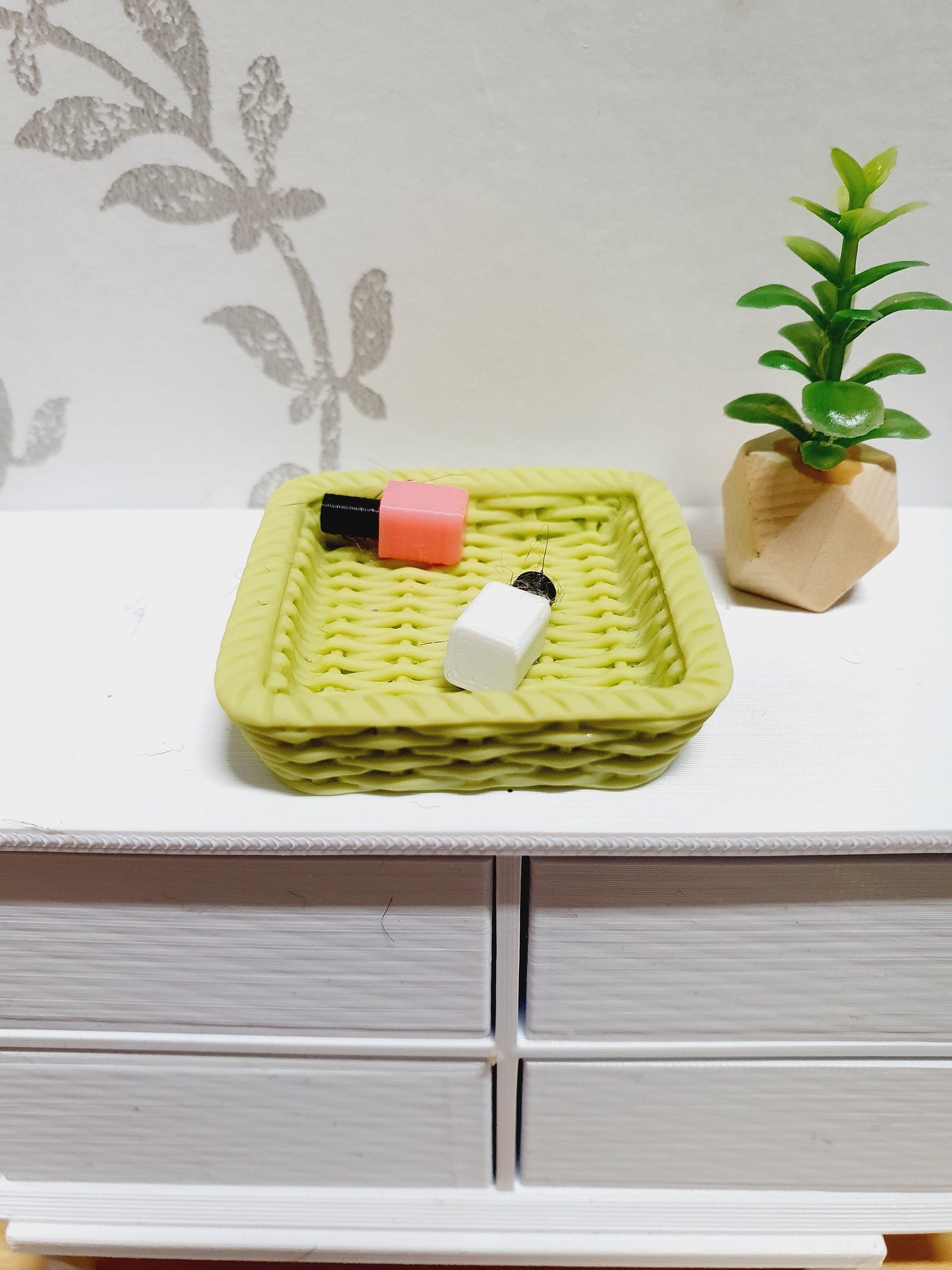 Dolls House Modern Rattan Tray | Choice of Colours | 1:12 Scale Miniature Accessory