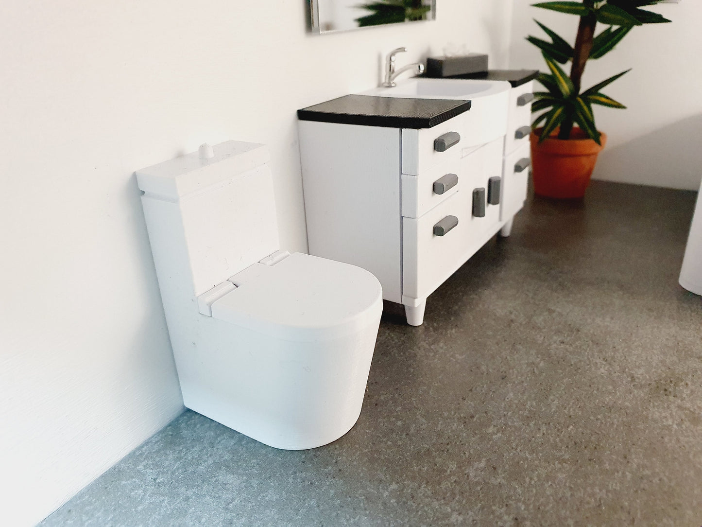 Dolls House White Modern Toilet With Working Hinged Toilet Lid, 12th Scale, Miniature Toilet, Miniature Bathroom (T1)