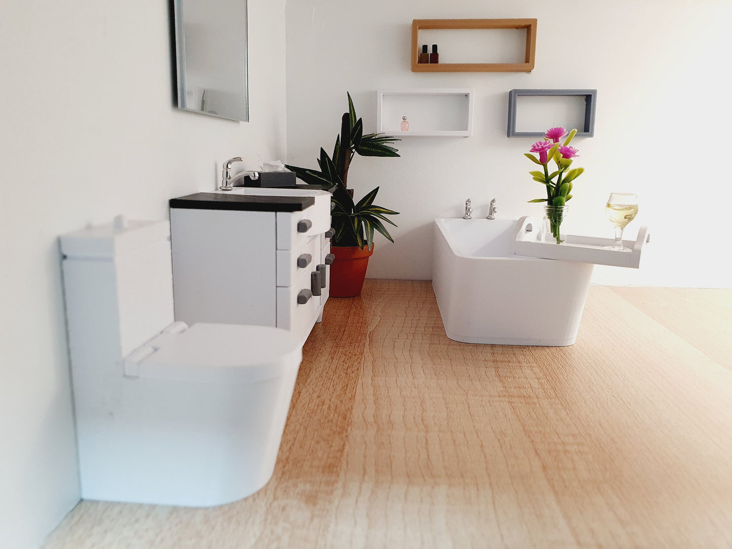 Dolls House White Modern Toilet With Working Hinged Toilet Lid, 12th Scale, Miniature Toilet, Miniature Bathroom (T1)