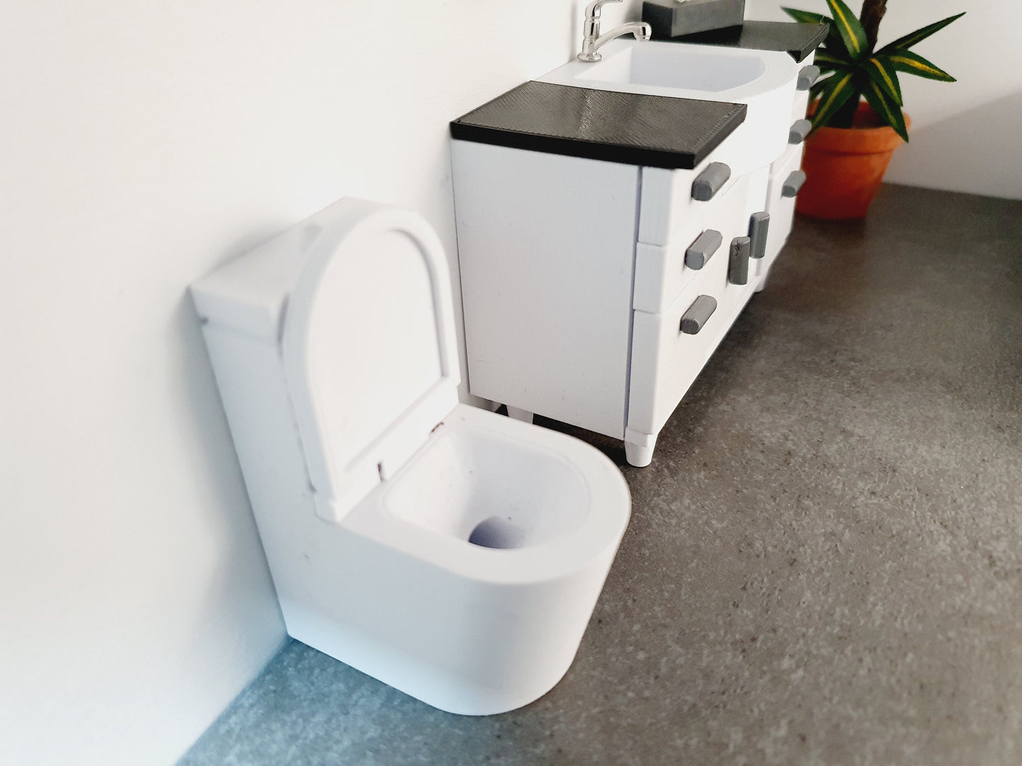 Dolls House White Modern Toilet With Working Hinged Toilet Lid, 12th Scale, Miniature Toilet, Miniature Bathroom (T1)