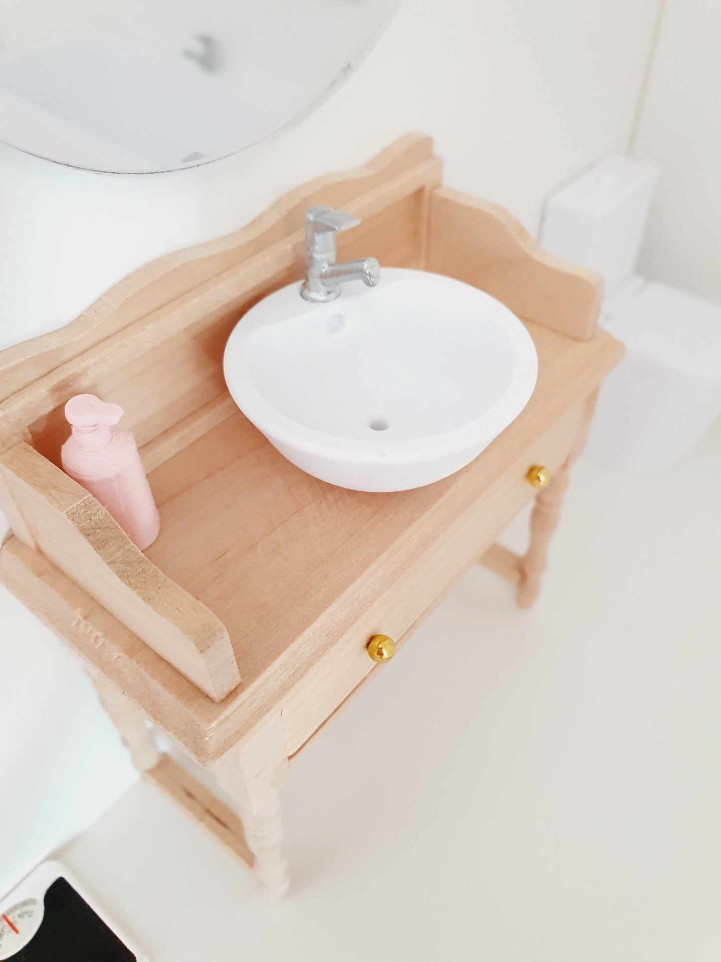 Dolls House Modern Wooden Vanity Stand with 1x White Round Sink and a large round mirror 1:12th Scale, Miniature Vanity Unit (VAW-1)