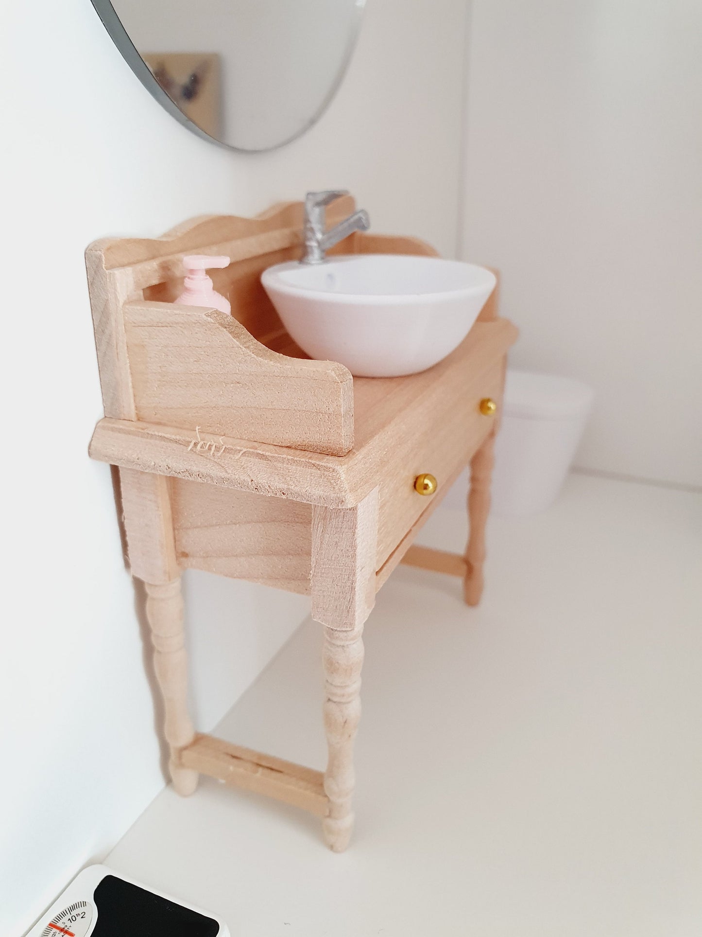 Dolls House Modern Wooden Vanity Stand with 1x White Round Sink and a large round mirror 1:12th Scale, Miniature Vanity Unit (VAW-1)