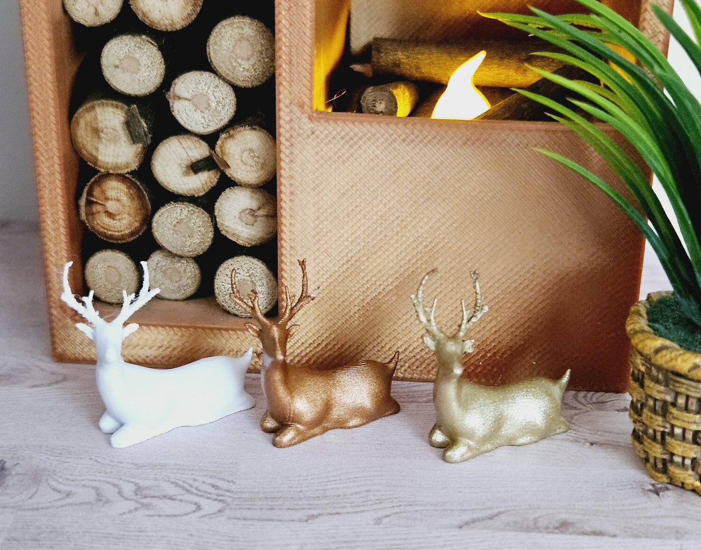 Dolls House 1x Christmas Reindeer/Stag, Christmas Ornaments, 1:12th Scale, Miniature Ornaments
