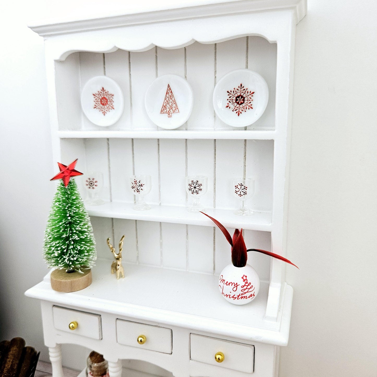 Dolls House Christmas White Wooden Dresser with 3 opening drawers and accessories, 1:12th Scale, Miniature Christmas Dresser