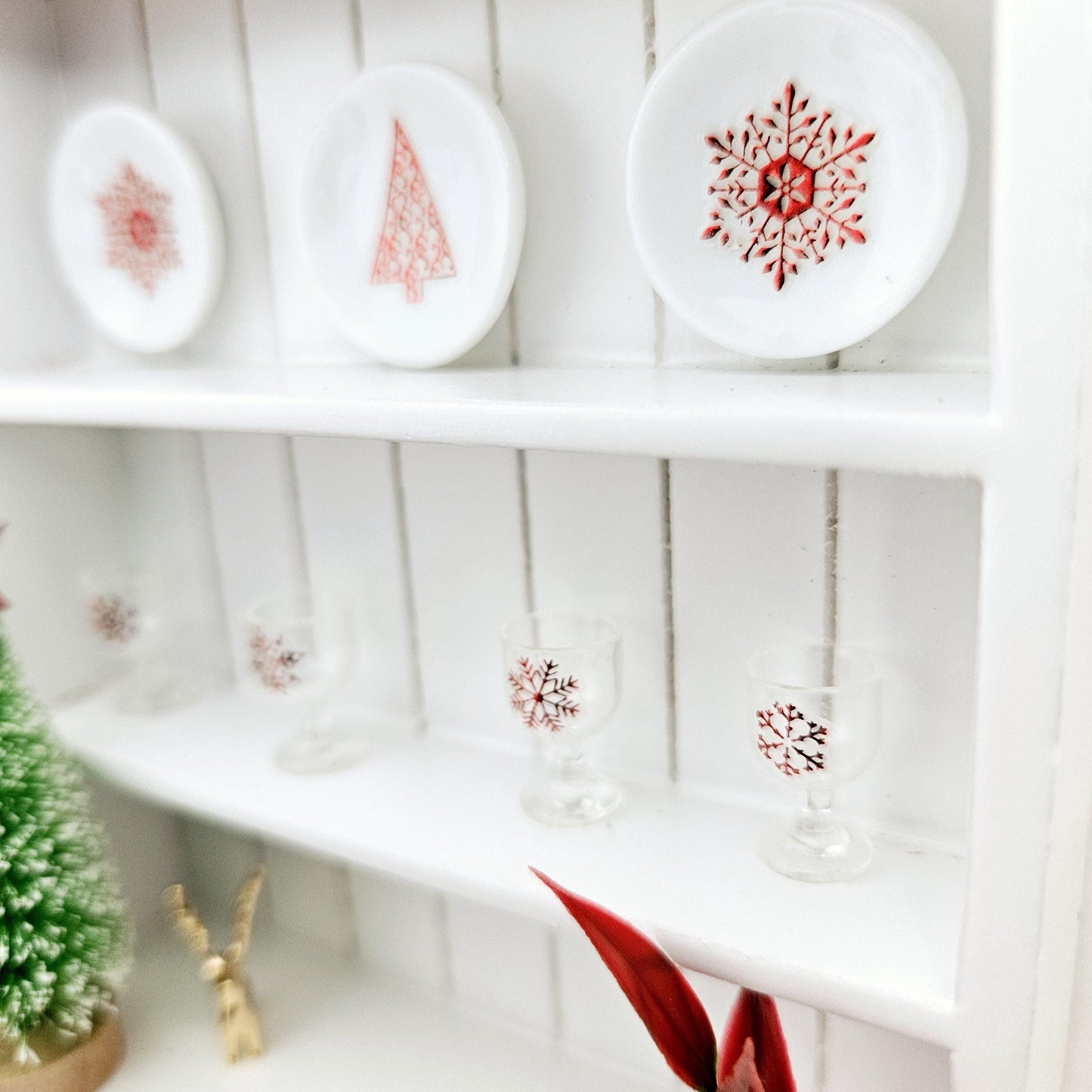 Dolls House Christmas White Wooden Dresser with 3 opening drawers and accessories, 1:12th Scale, Miniature Christmas Dresser