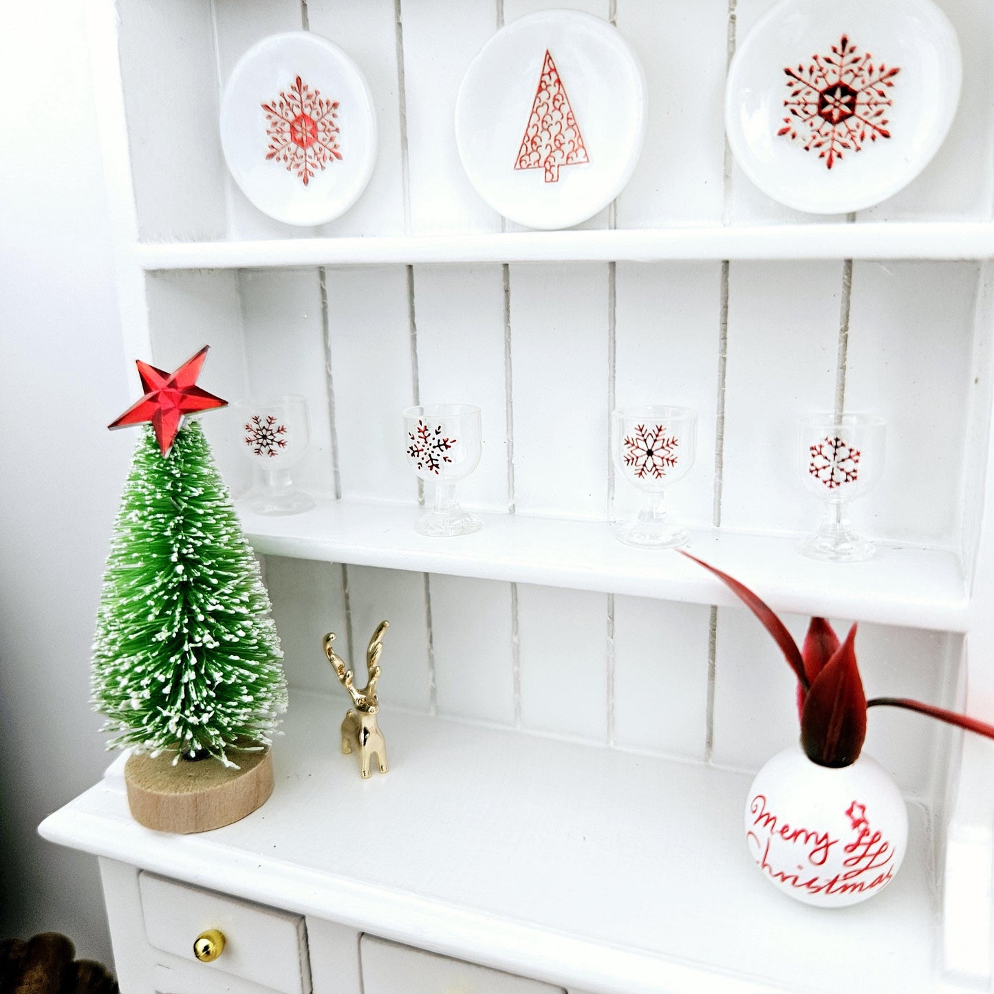 Dolls House Christmas White Wooden Dresser with 3 opening drawers and accessories, 1:12th Scale, Miniature Christmas Dresser