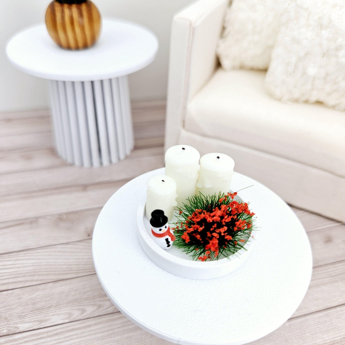 Dolls House Christmas Coloured tray ornament with 3x candles, red plant & a tiny snowman, 12th scale, miniature ornament