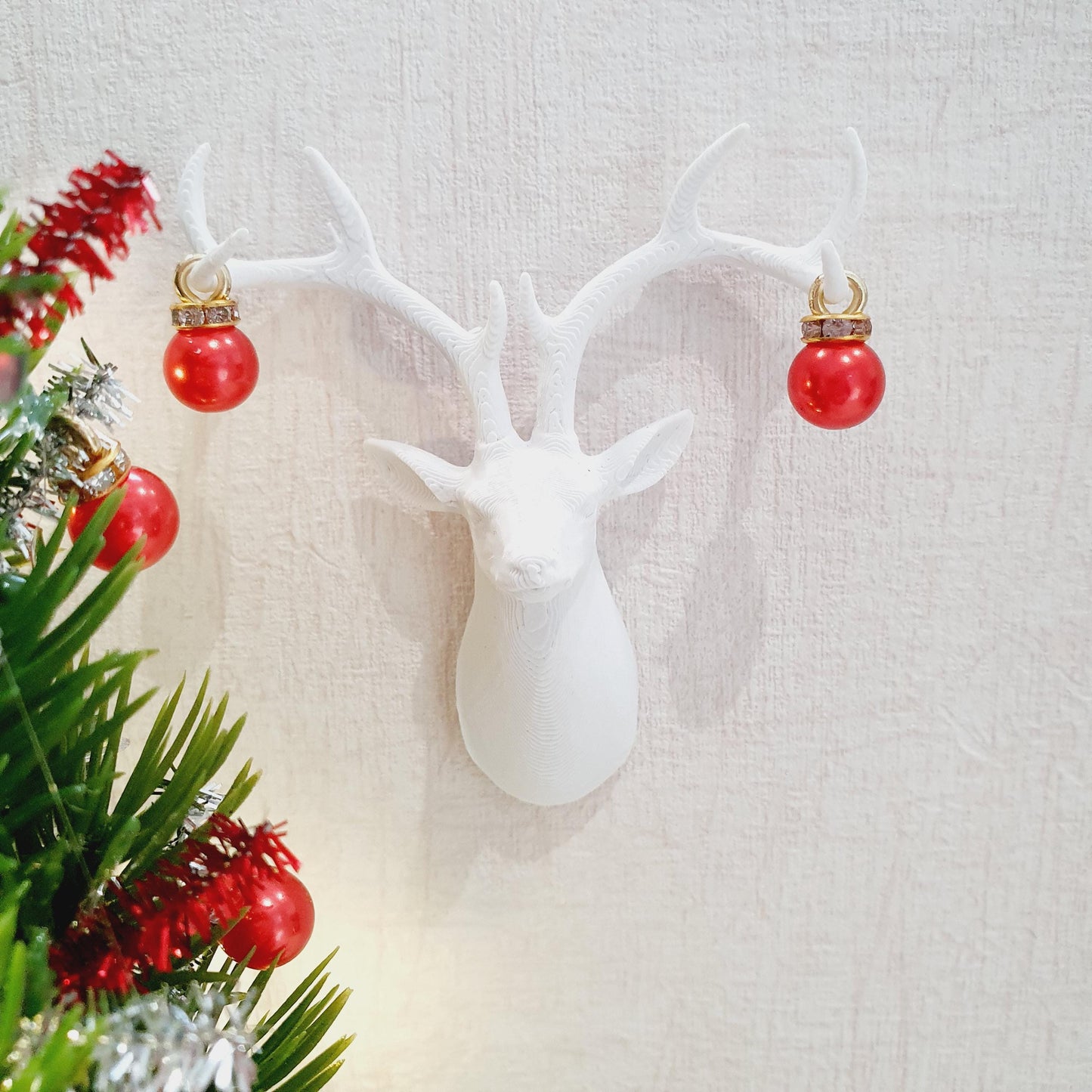 Dolls House Christmas Reindeer/Stag with 2x Baubles, Choice of Colours, 12th Scale, Miniature reindeer/stag