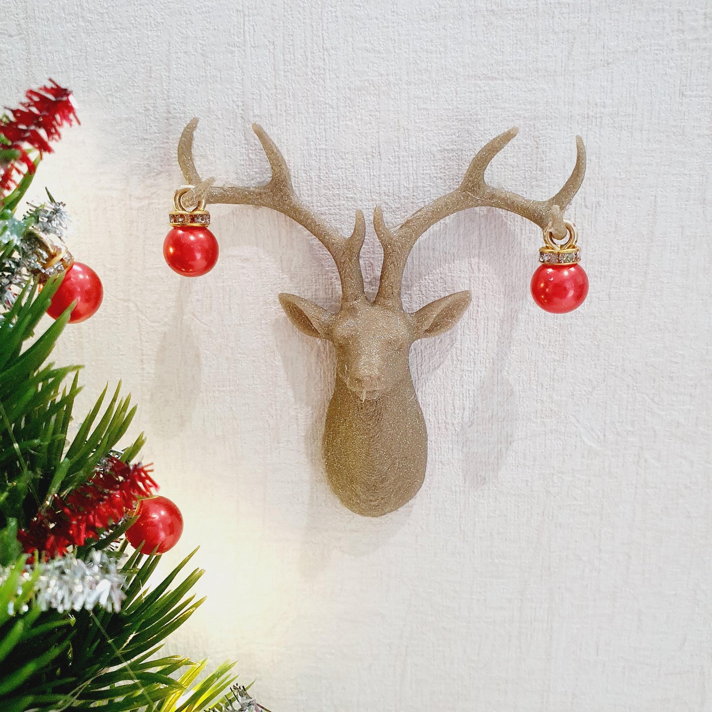 Dolls House Christmas Reindeer/Stag with 2x Baubles, Choice of Colours, 12th Scale, Miniature reindeer/stag