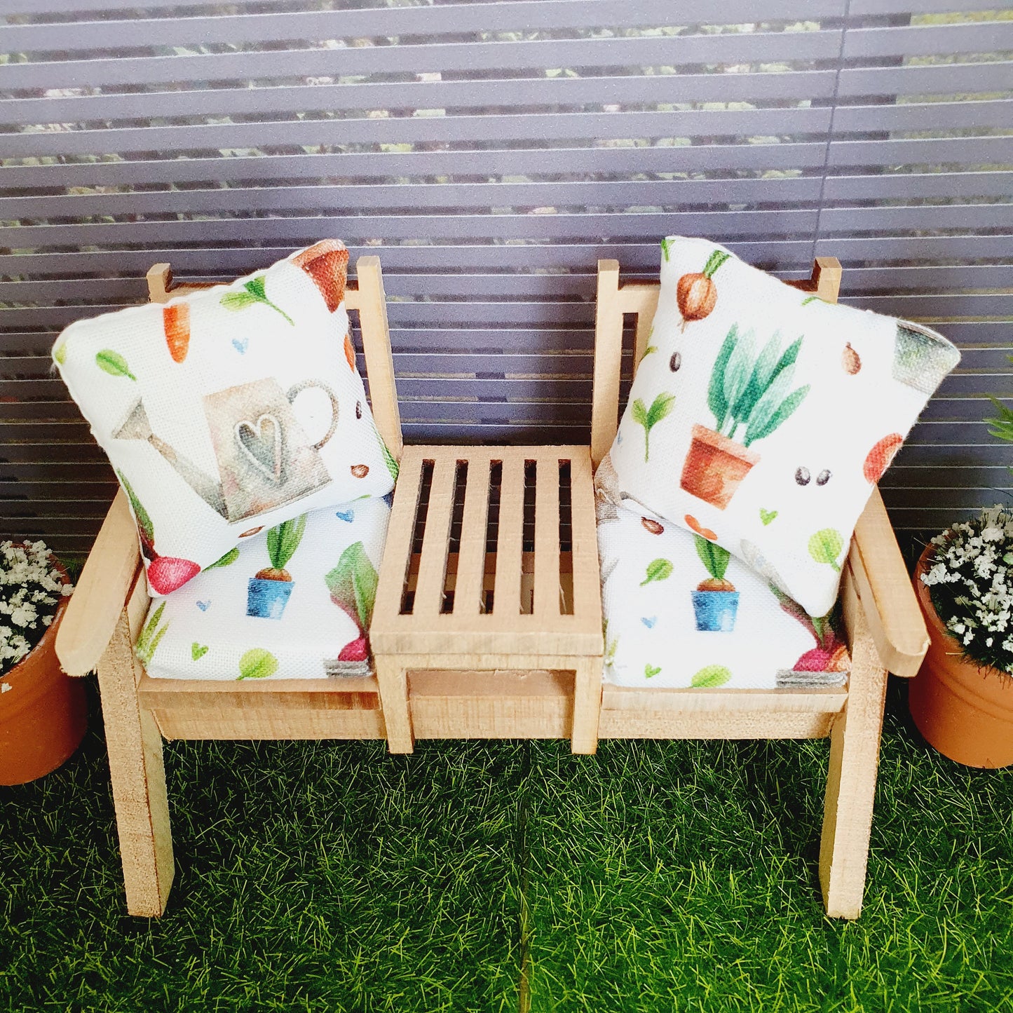 Dolls House Wooden Garden Seat Bench with Seat Pads in Garden Theme Cushions, Miniature, 12th Scale
