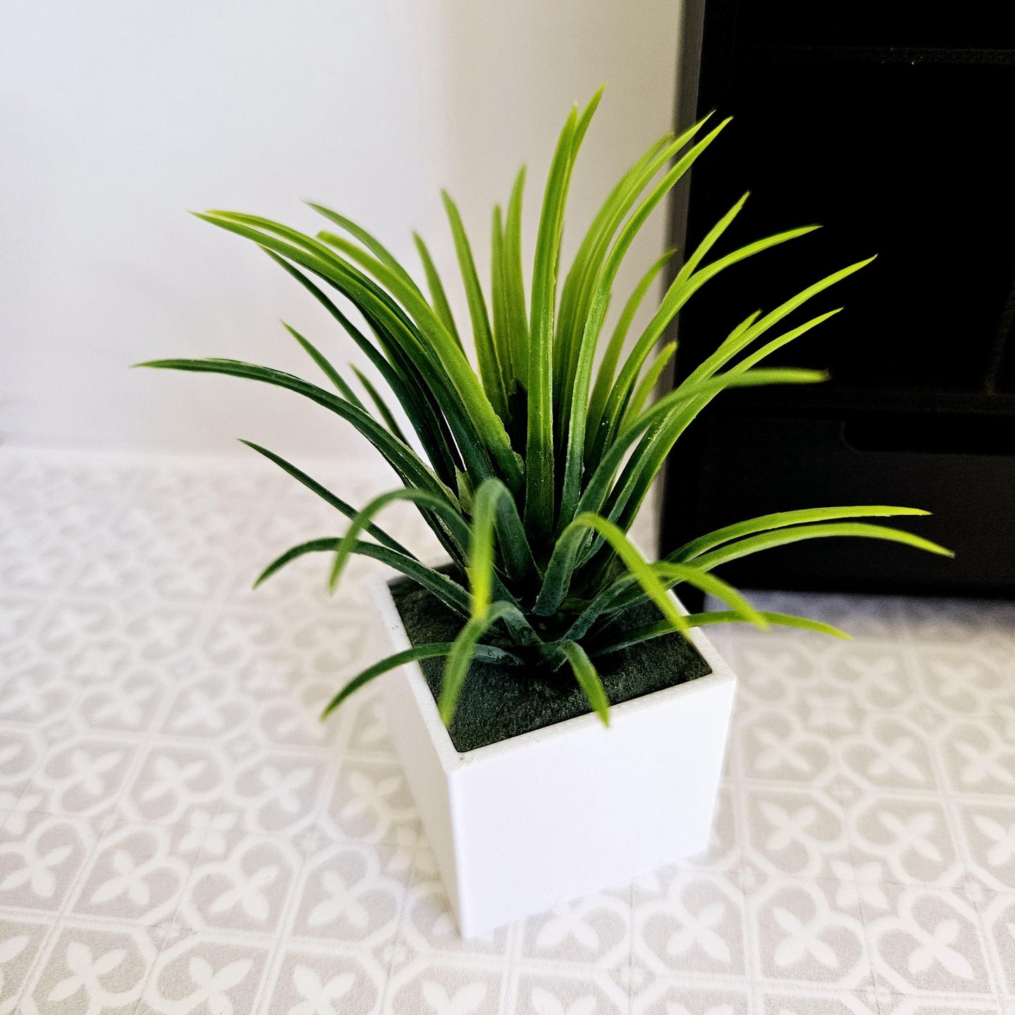 Dolls House Coloured Plant Pot with Green Plant  1:12th Scale, Miniature