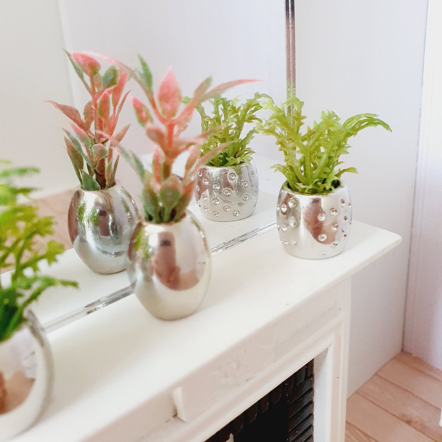 Dolls House Set of 3 Gold or Silver Plant Pots with Green Plant  1:12th Scale, Miniature