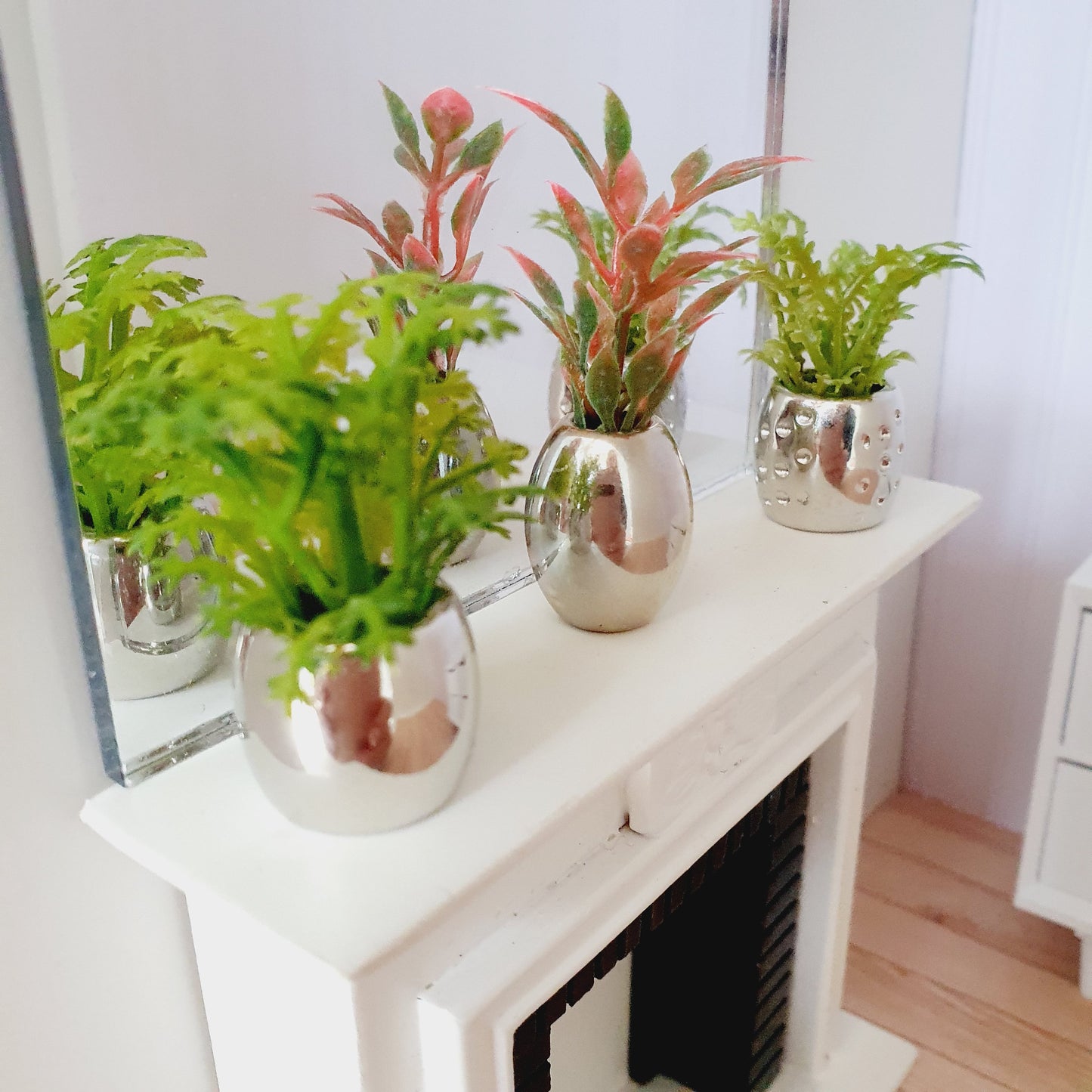 Dolls House Set of 3 Gold or Silver Plant Pots with Green Plant  1:12th Scale, Miniature