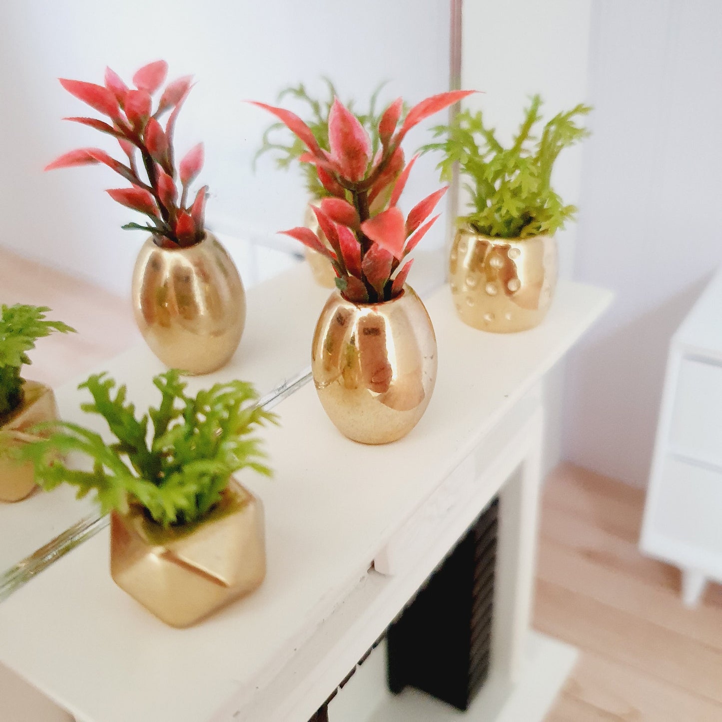 Dolls House Set of 3 Gold or Silver Plant Pots with Green Plant  1:12th Scale, Miniature