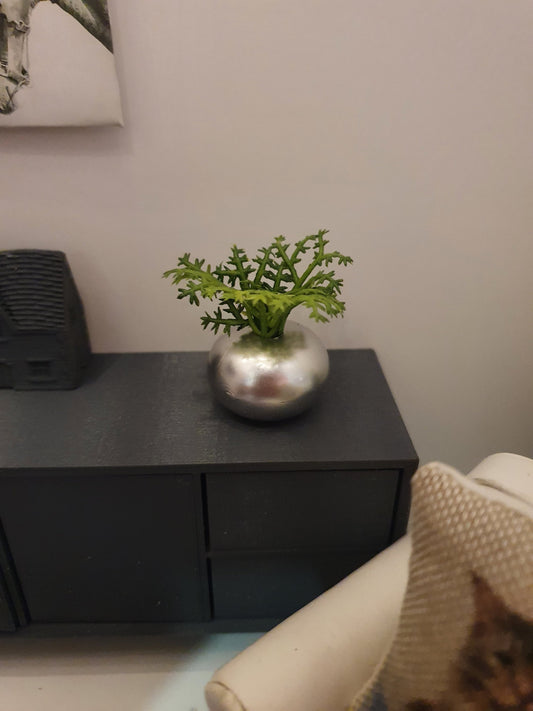 Dolls House Silver Round Pot with Green Plant, 1:12th Scale, Miniature Plant Pot, Dollhouse Accessories