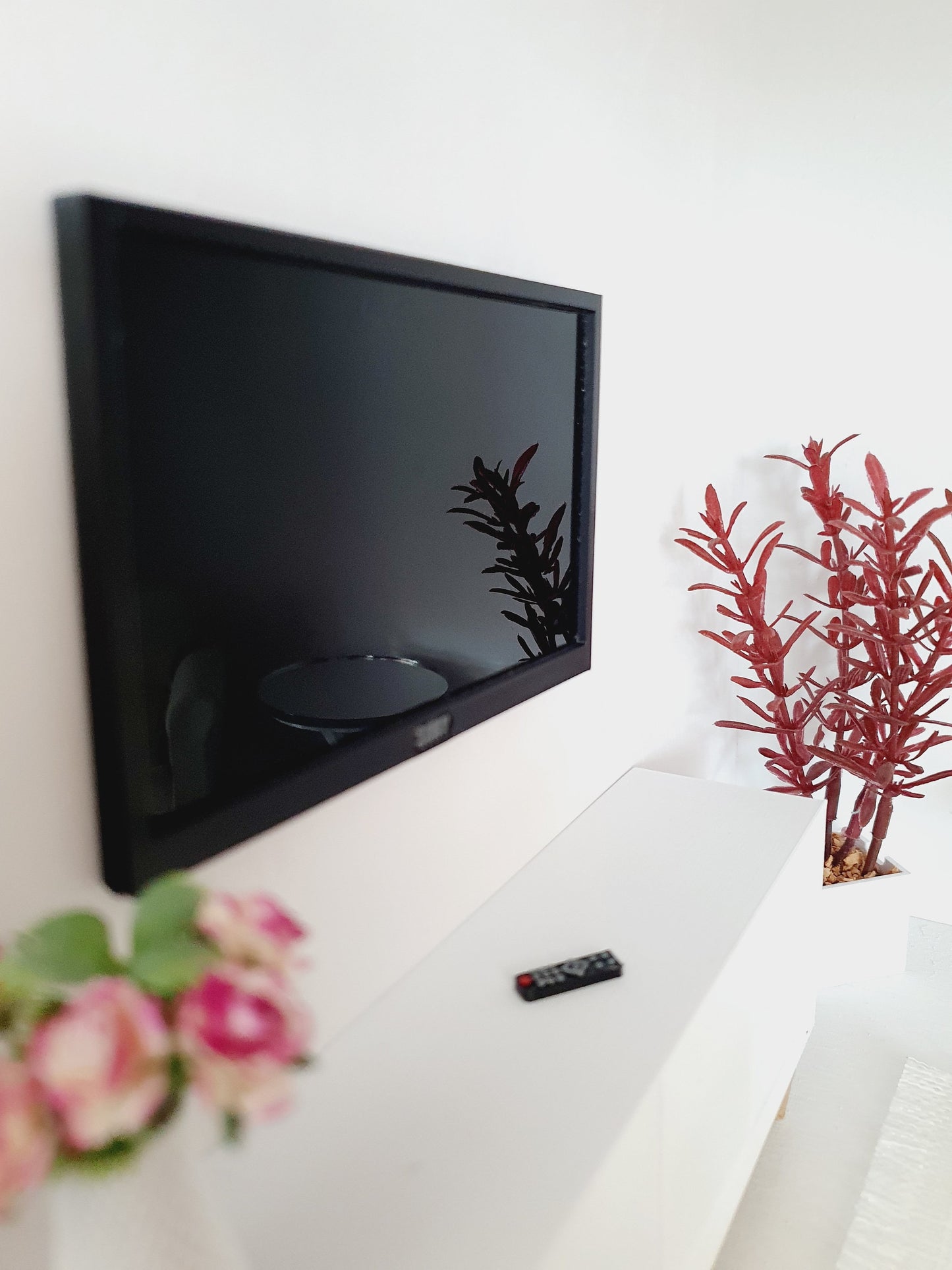 Dolls House Modern Flatscreen Television | Wall Mounted with Remote | Choice of Colours | 1:12 Scale Miniature