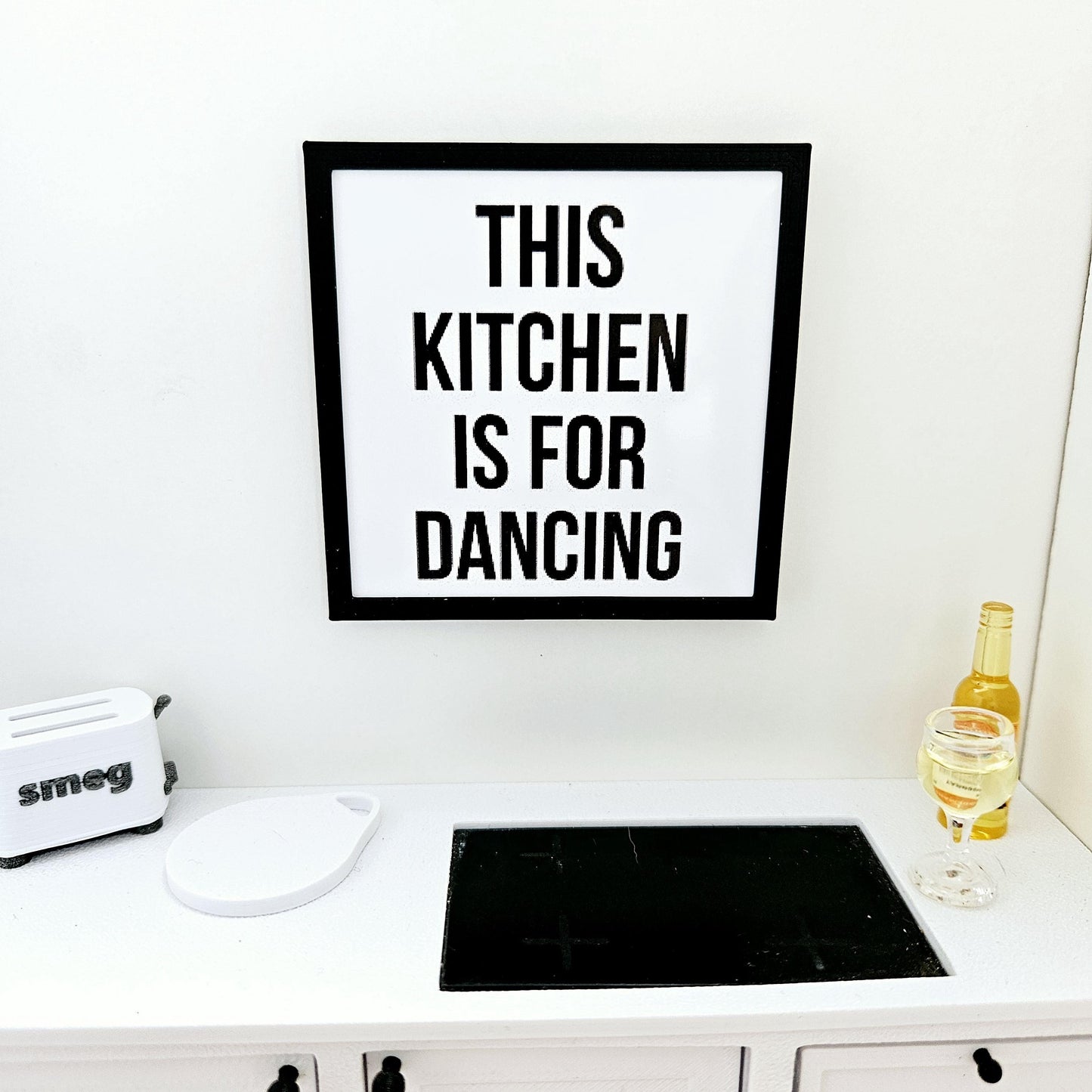 Dolls House Modern Flatscreen Television | Wall Mounted with Remote Control | Choice of Colours | 1:12 Scale Miniature