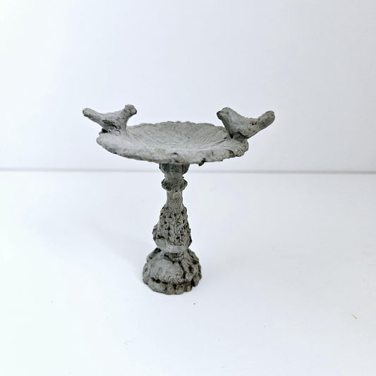 SALE!! Dolls House Stone Look Bird Bath, 1:12th Scale, Miniature Bird Bath