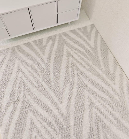 Dolls House Large Light Grey & White Rug  1:12th Scale, Miniature Rug (RUG-EX)