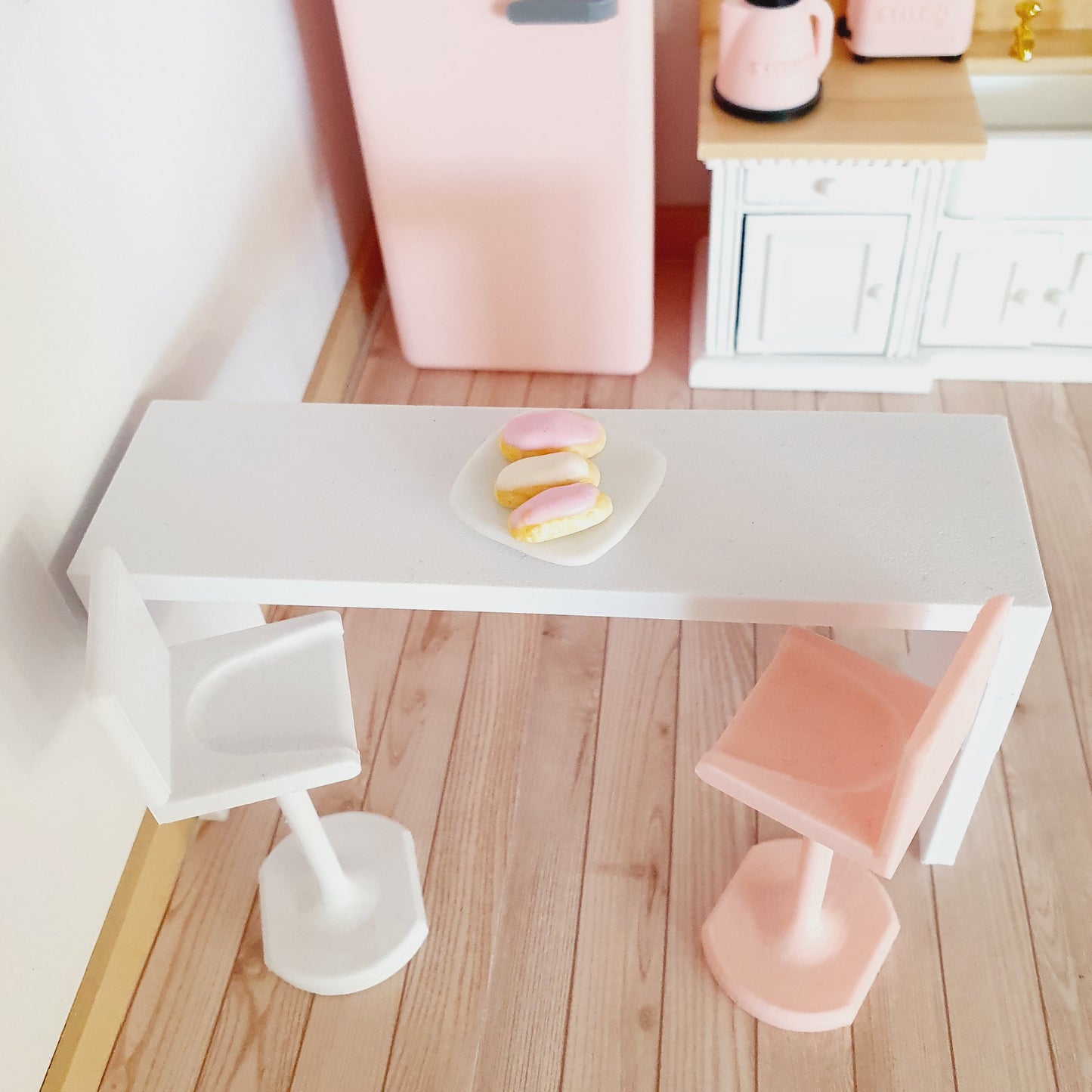 Dolls House Modern Bar Stool, Choice of Colours  1:12th Scale, Miniature Bar Stool (K-BS)