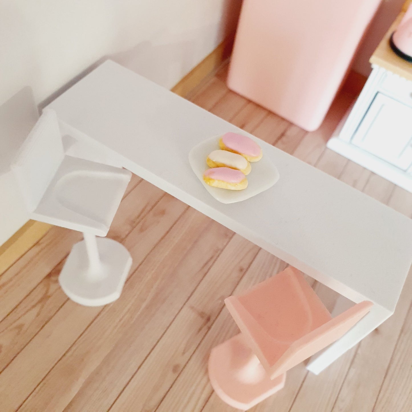 Dolls House Modern Bar Stool, Choice of Colours  1:12th Scale, Miniature Bar Stool (K-BS)