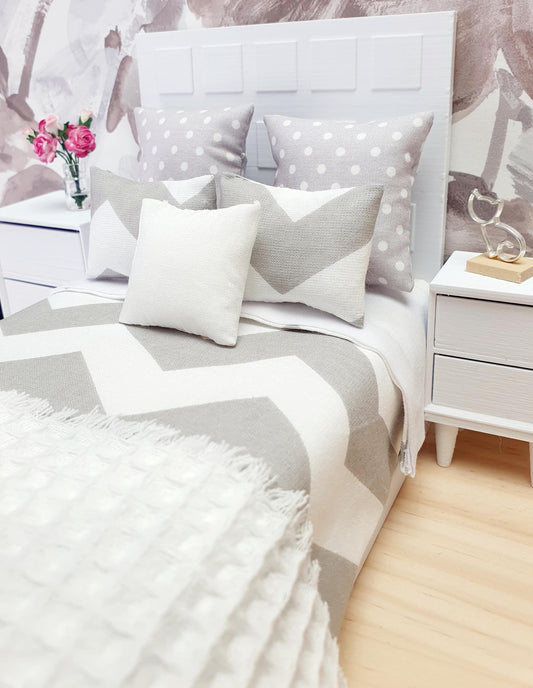 SALE!! Dolls house 7 piece set, Light Grey and White double bedding set, 12th scale, miniature bedding