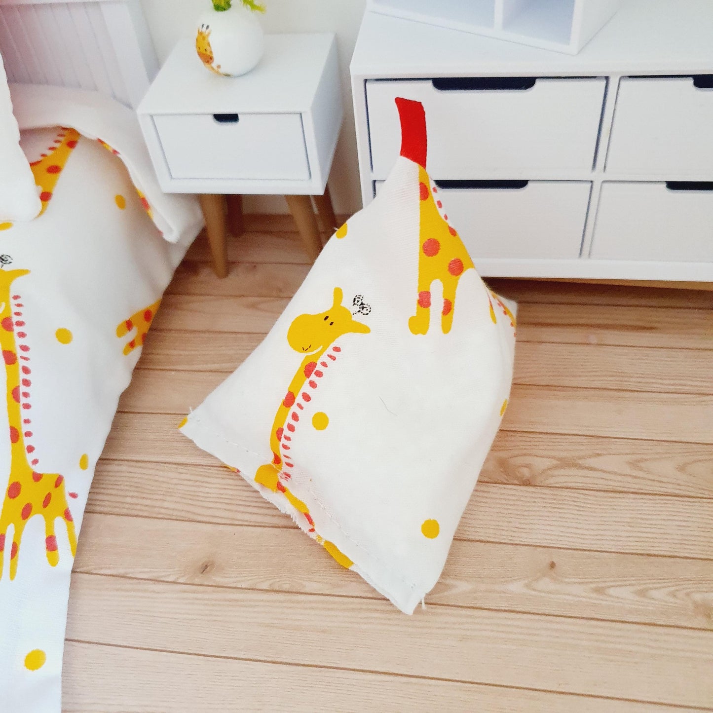 Dolls house Cute Giraffe Bean Bag Chair, 1:12 Scale, Miniature Bean Bag