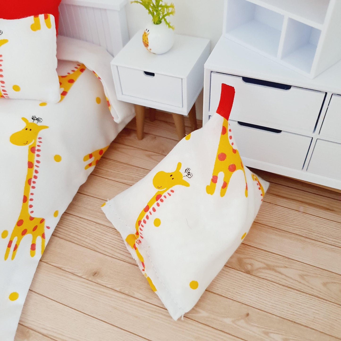 Dolls house Cute Giraffe Bean Bag Chair, 1:12 Scale, Miniature Bean Bag