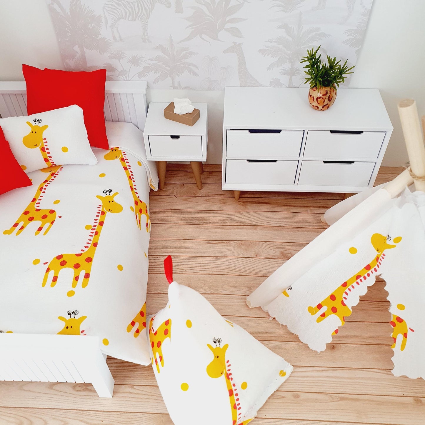 Dolls house Cute Giraffe Bean Bag Chair, 1:12 Scale, Miniature Bean Bag