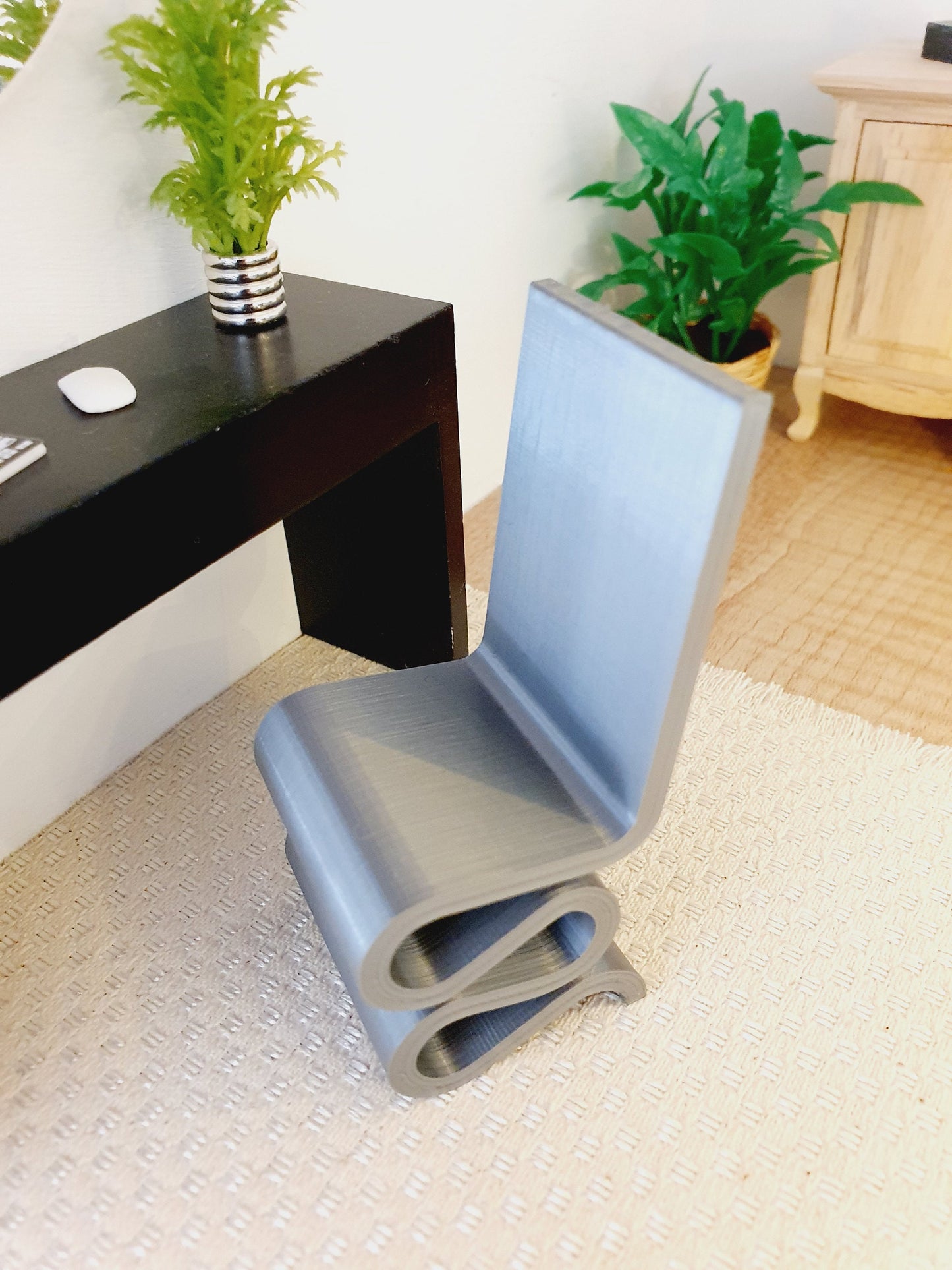 Dolls House Modern Wiggle Chair | Funky Gehry Style | 1:12 Scale Miniature Chair