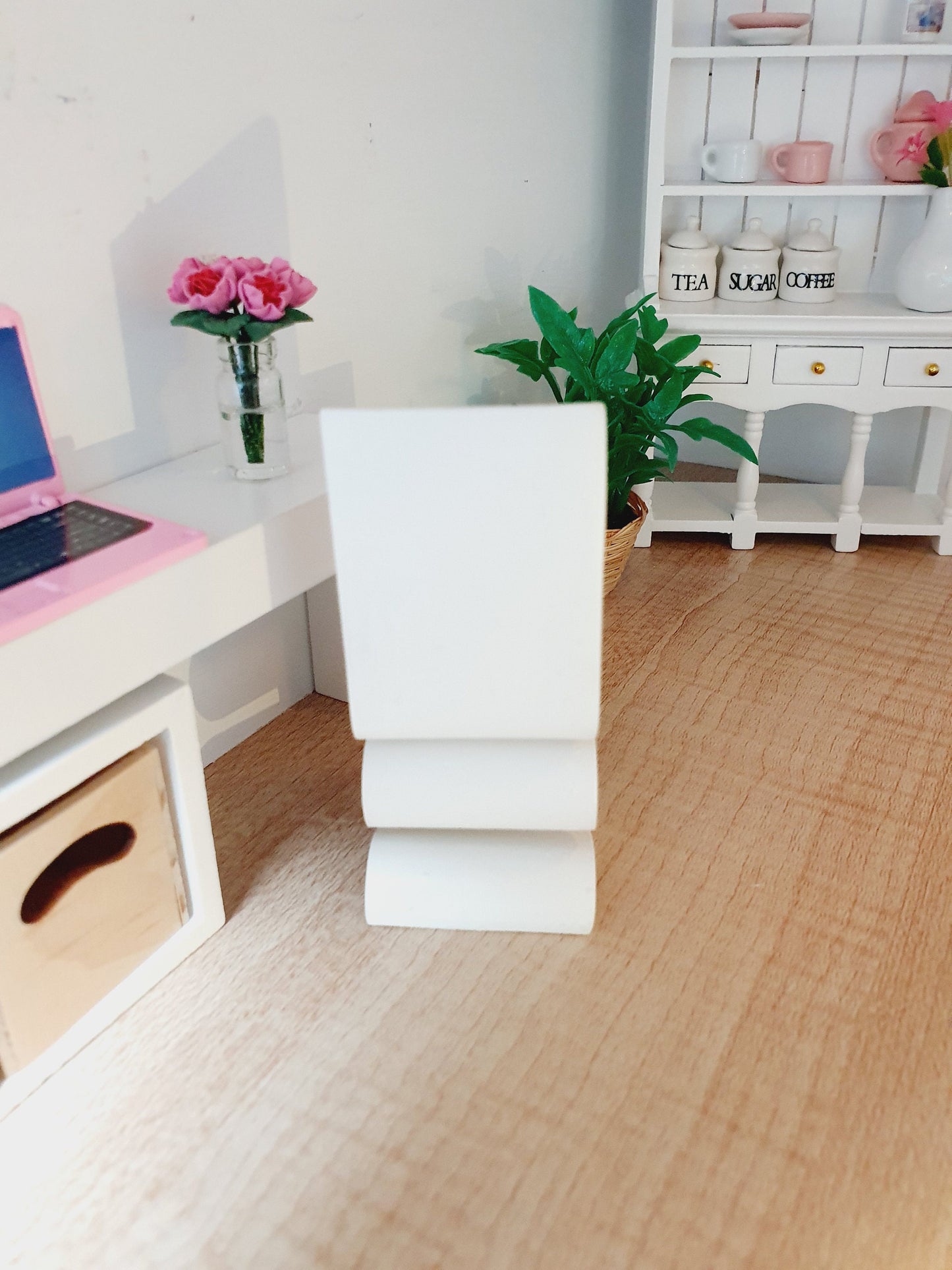 Dolls House Modern Wiggle Chair | Funky Gehry Style | 1:12 Scale Miniature Chair