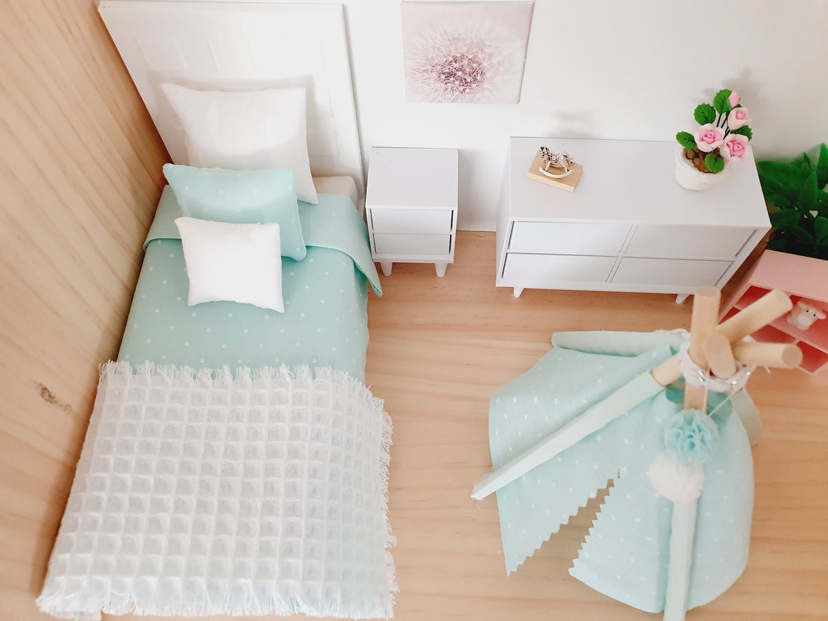 Mint Polka Dot Single Bedding Set – alternate view 5 | 1:12 scale dolls house miniature