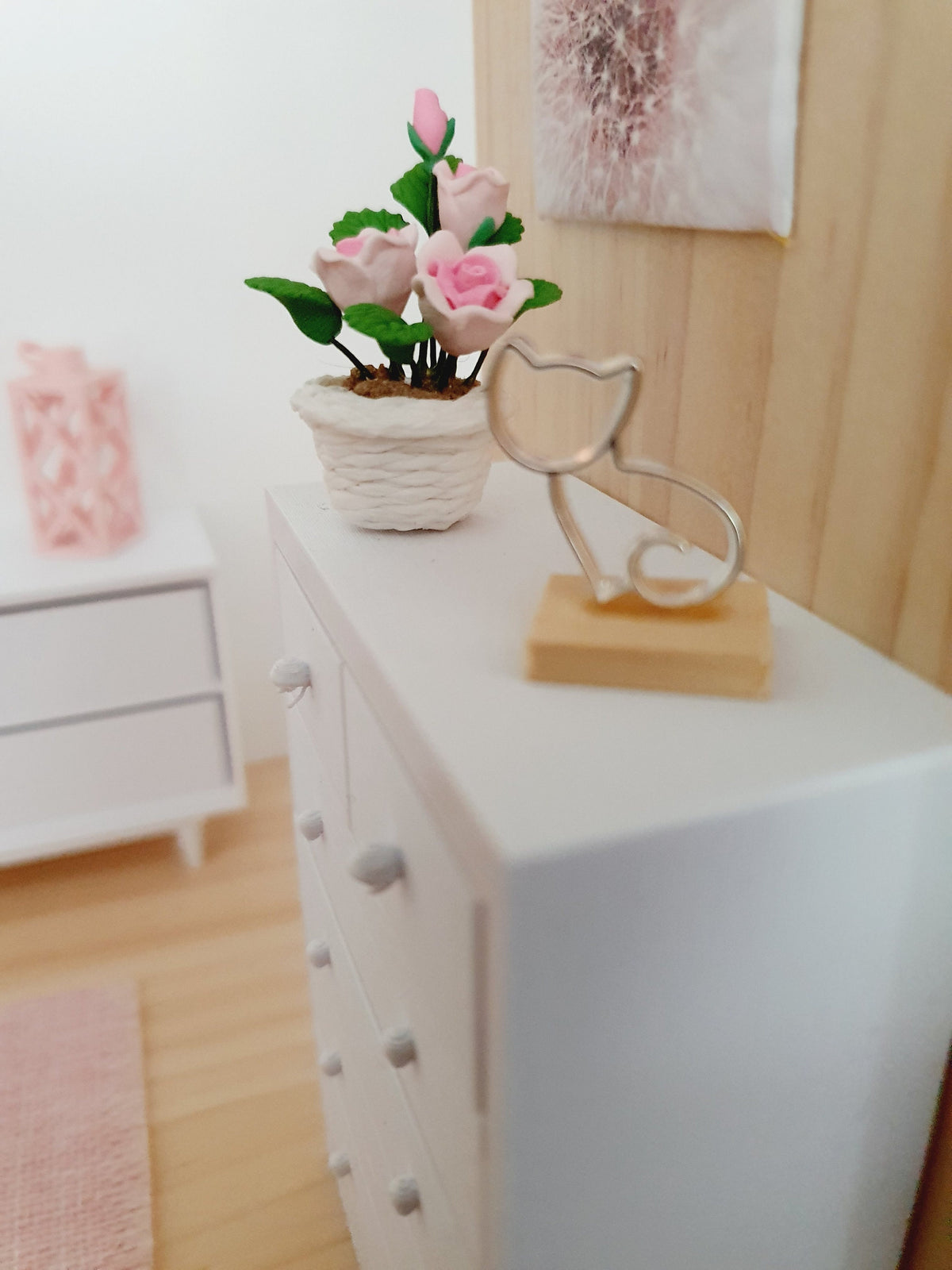 Cat Ornament on Wooden Stand – alternate view 2 | 1:12 scale dolls house miniature