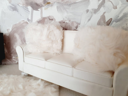 Cream Fur Rug – 160×120 mm – alternate view 3 | 1:12 scale dolls house miniature