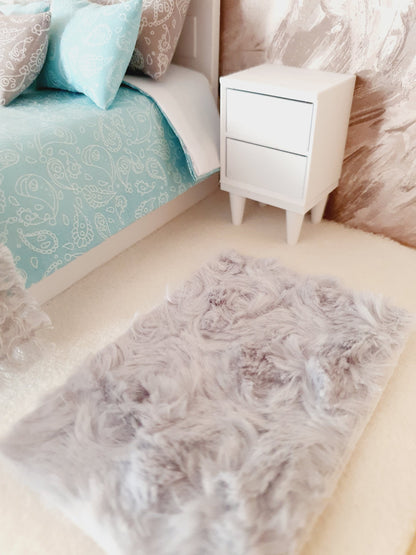 Small Grey/Beige Fur Rug – alternate view 3 | 1:12 scale dolls house miniature
