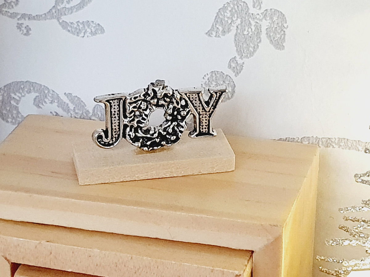Christmas Ornament on Wooden Stand – alternate view 5 | 1:12 scale dolls house miniature