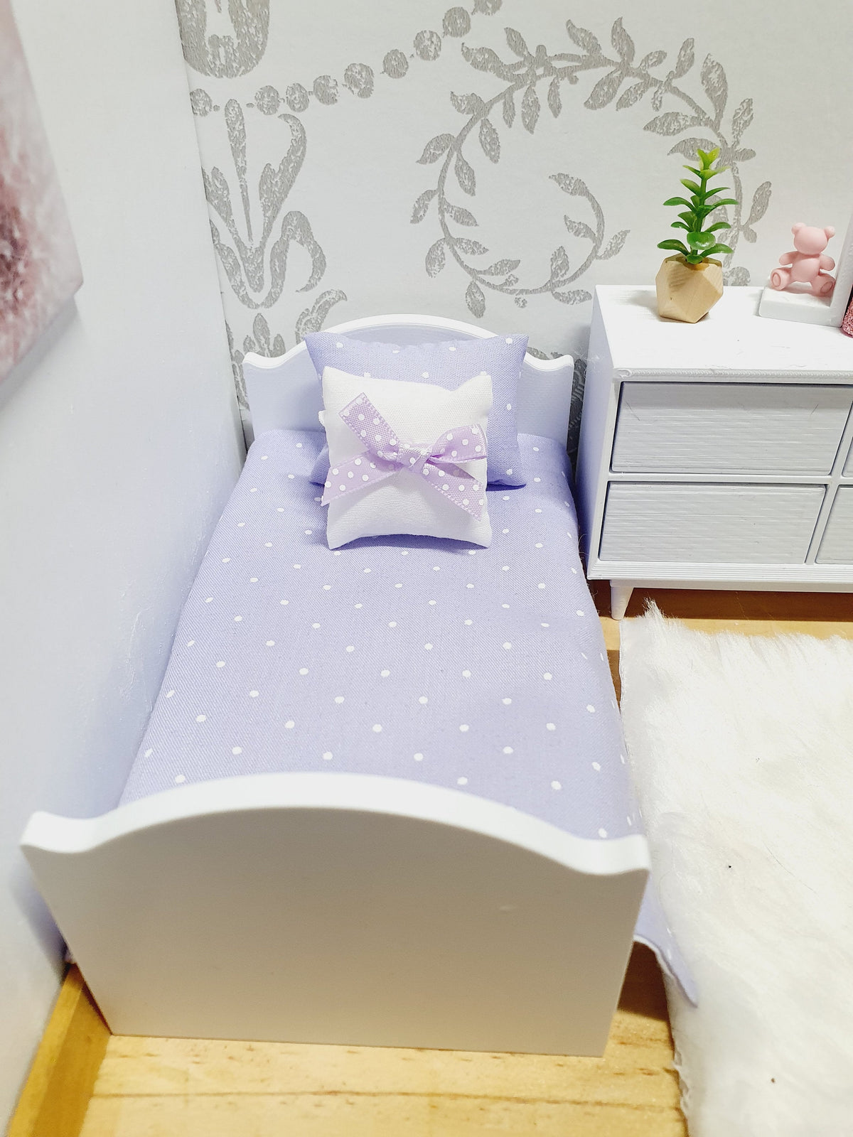 Polka Dot Set Junior Bedding Set – alternate view 9 | 1:12 scale dolls house miniature