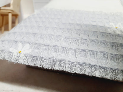 Single Daisy Waffle Throw Single – alternate view 5 | 1:12 scale dolls house miniature