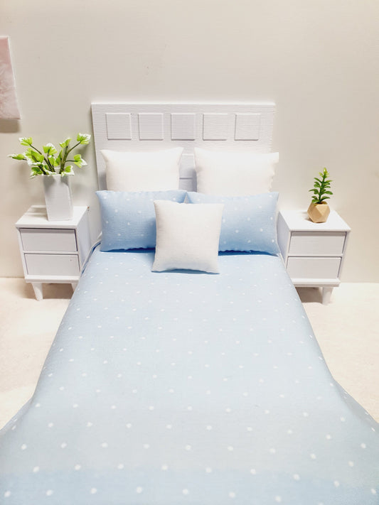 Polka Dot Double Bedding Set – alternate view 2 | 1:12 scale dolls house miniature
